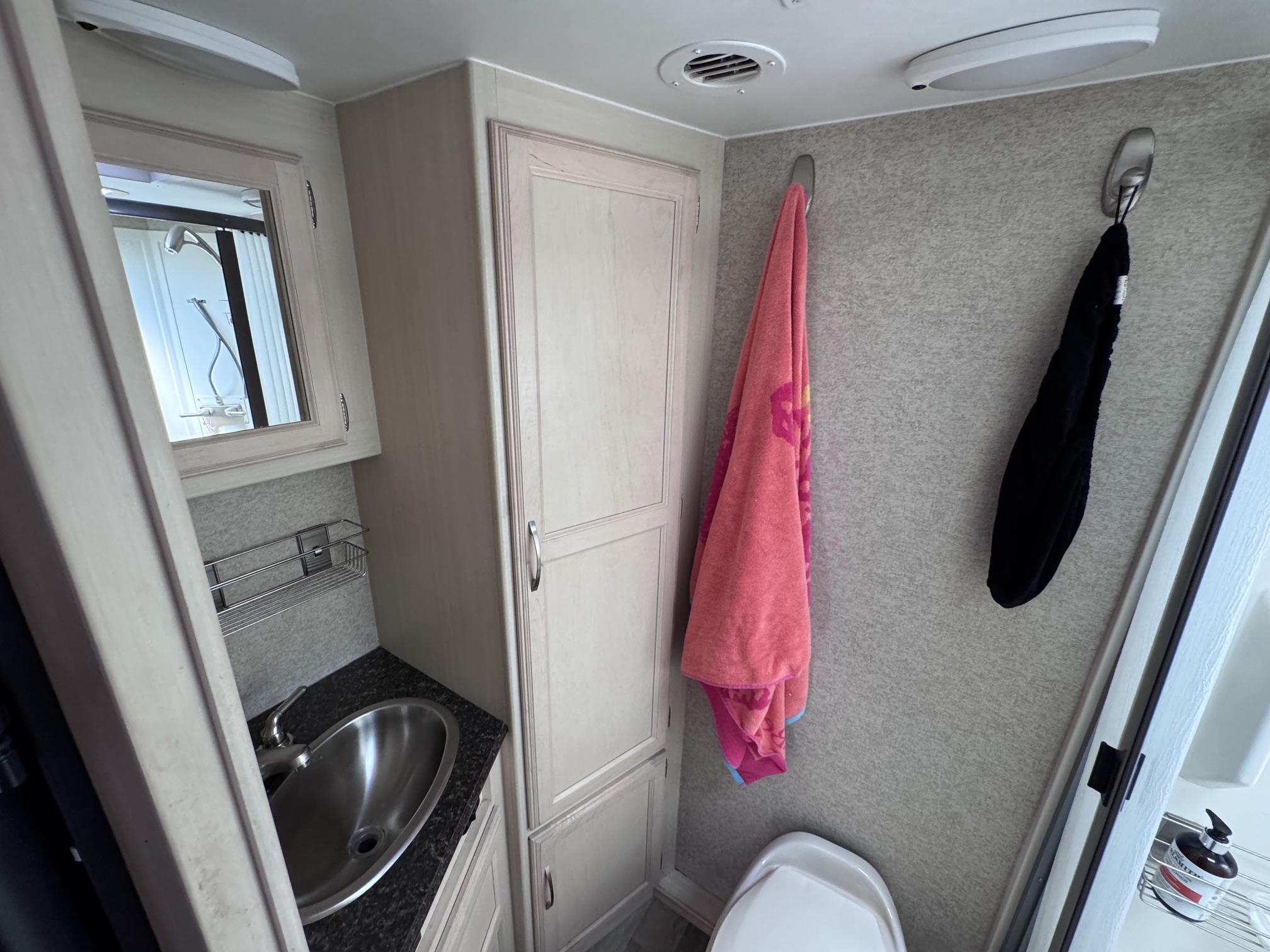 2017 Winnebago Micro Minnie 2106FBS
